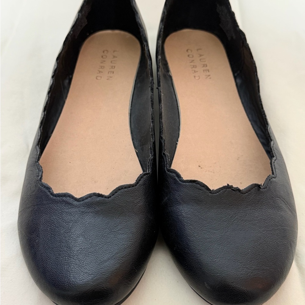 LC Lauren Conrad Black Scalloped Edge Leather Flats